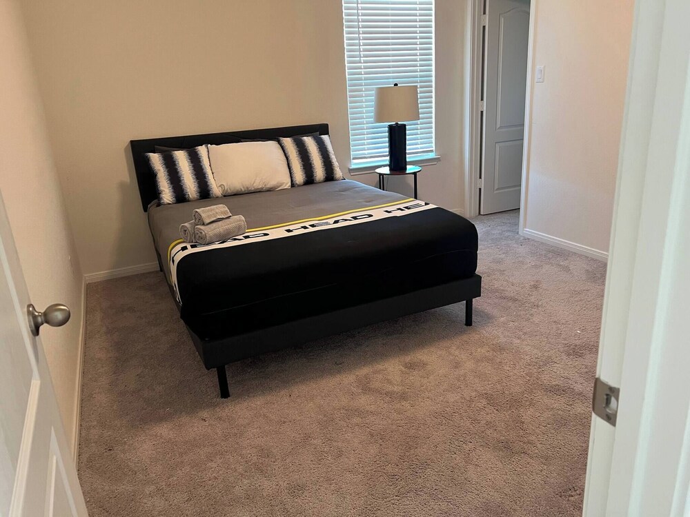 Summerhouse Villa 4br 2 and Half ba Home