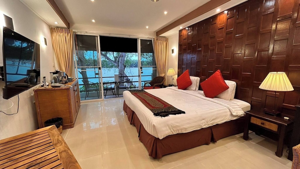 No8 Double Suite, Rainbow Arokaya Welnes