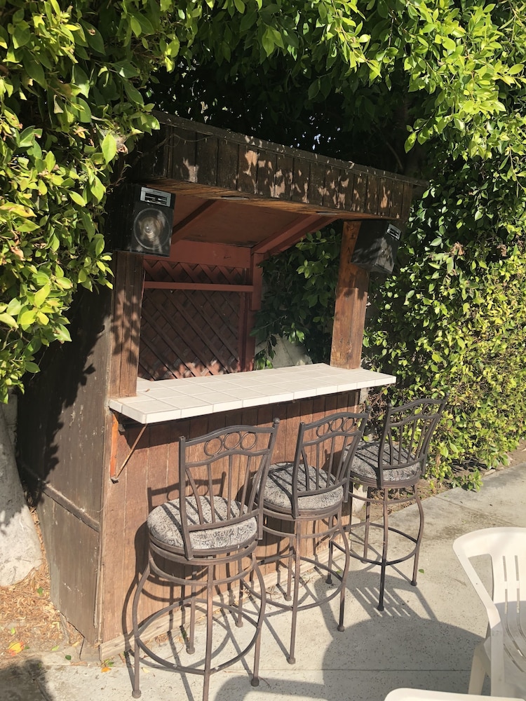 Lovely 2 Bedroom Home with Pool