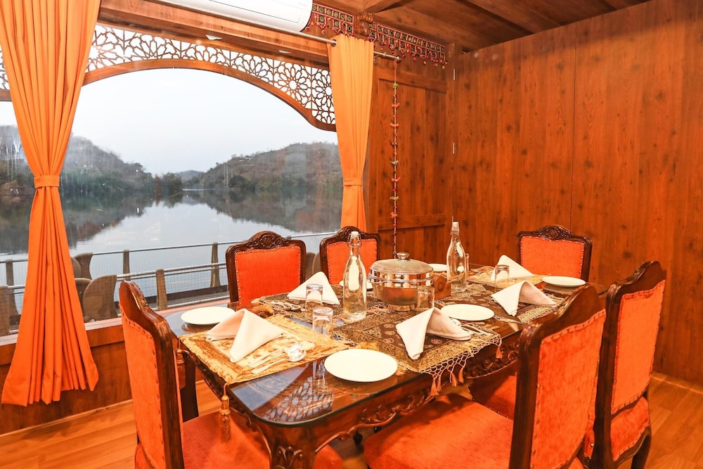 Ekta Houseboat Statue Of Unity Kevadia