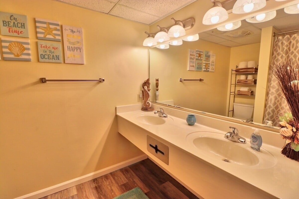 Holiday Sands South 411 2 Bedroom Condo