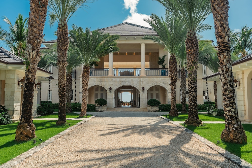 Oceanfront Luxury Villa With Amazing Staff