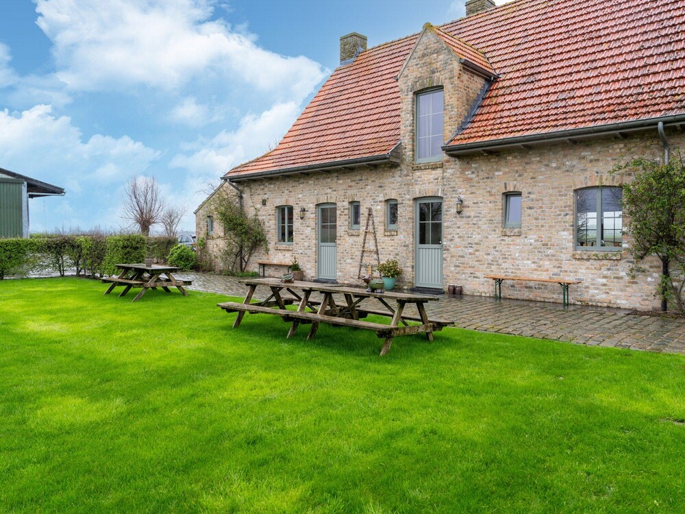 Comfortable Home for a Group With a Large Garden