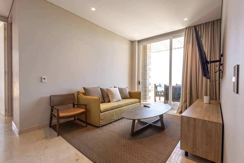 Oceanview 3BR Condo w spa gym