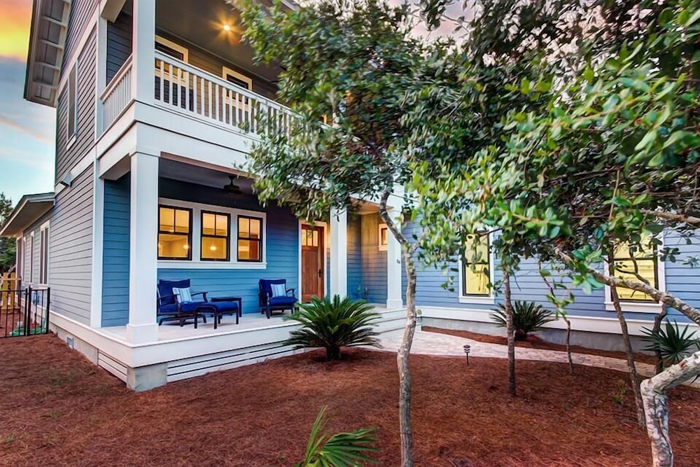 GULF DREAMS 5 Bedroom Holiday Home by Five Star Properties