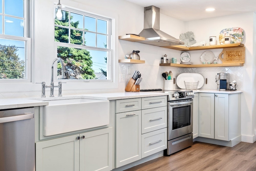 Beachwood Getaway Sleeps 10!