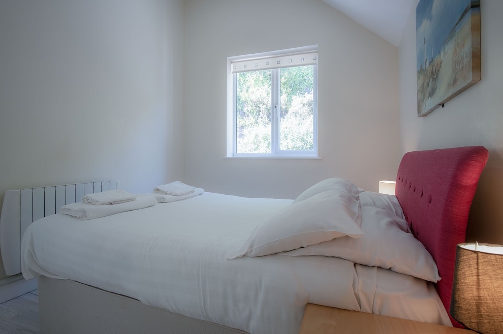 Campbell - 2 Bedroom Apartment - Pendine view 4
