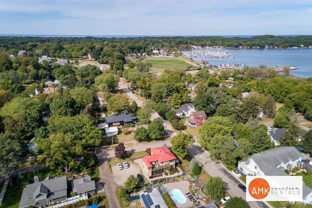 Lake Life Getaway - Condo Near Downtown