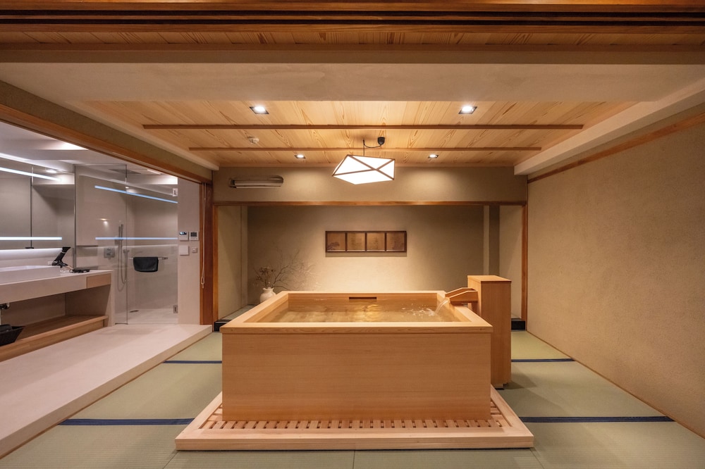 Nazuna Kyoto Nishi Honganji