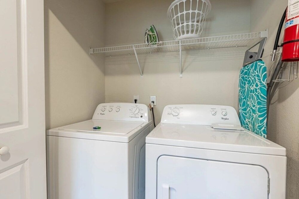 Family-friendly 5br Retreat Splash Pool + Resort Amenities + No Rear Neighbors 5 Bedroom Townhouse
