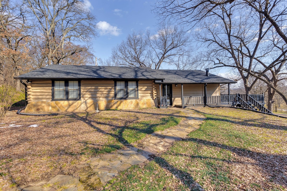 Hike, Fish & Explore: Family Cabin in Sulphur!