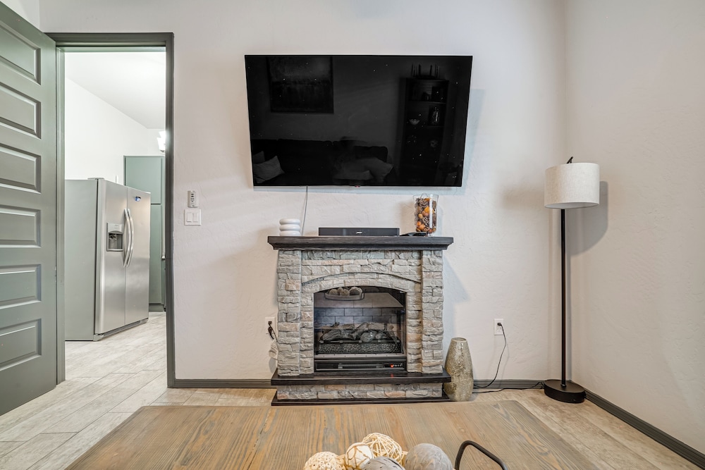 Near Casino & Shops: Cozy Apt in West El Paso!