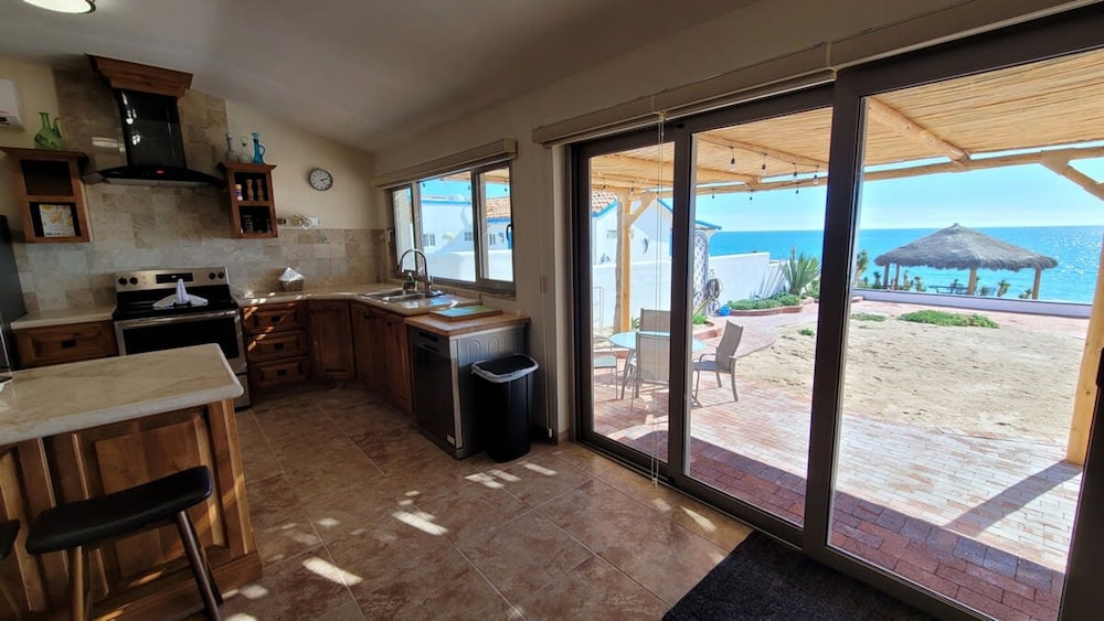 Casa Evita 4 Bedroom Beachfront Home