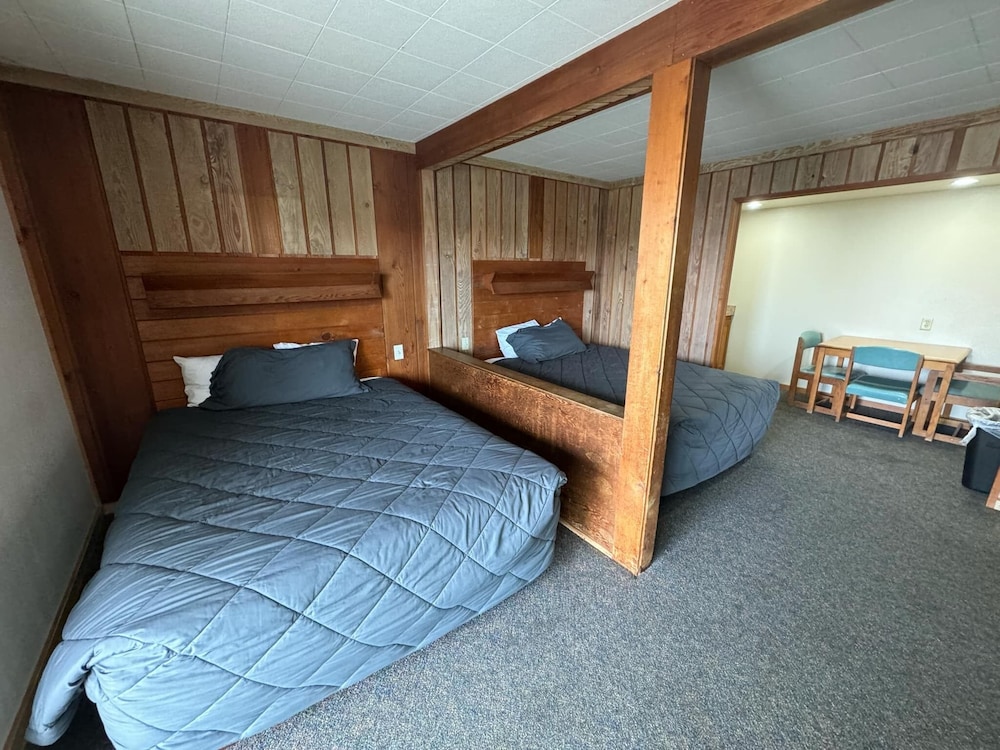 Sunset Oceanfront Lodging