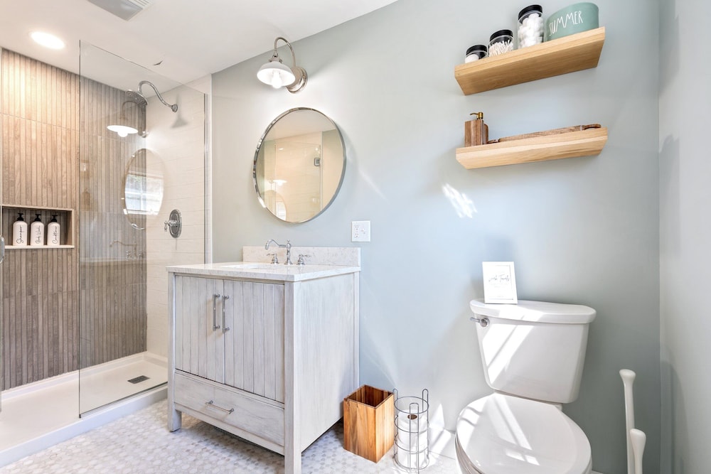 Beachwood Getaway Sleeps 10!