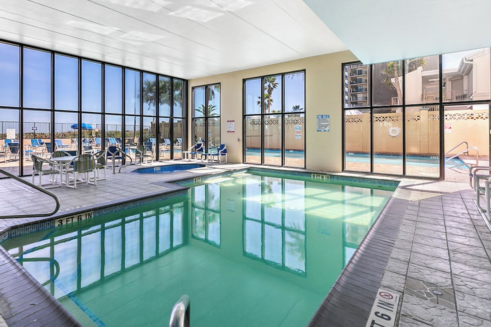 Resort 2BR Condo w/ Gulf-front Balcony & Hot Tub