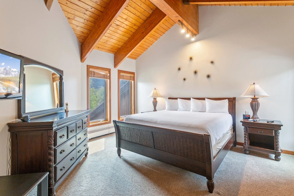 Pinnacle at Deer Valley Resort - Four Bedroom Condo with Hot Tub #1470 4 Condo