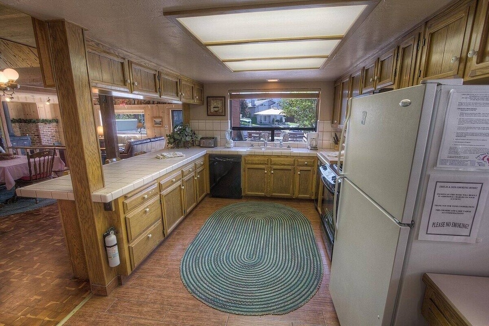 Tkh1226 - Emerald Lodge 6 Bedroom Home