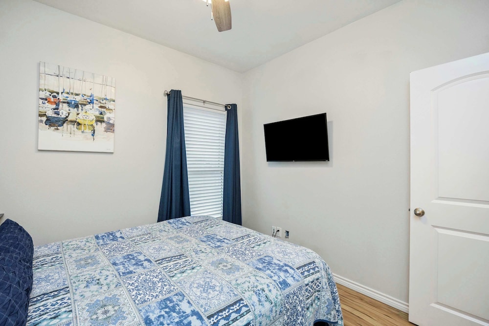 Coastal Townhouse TX Retreat!