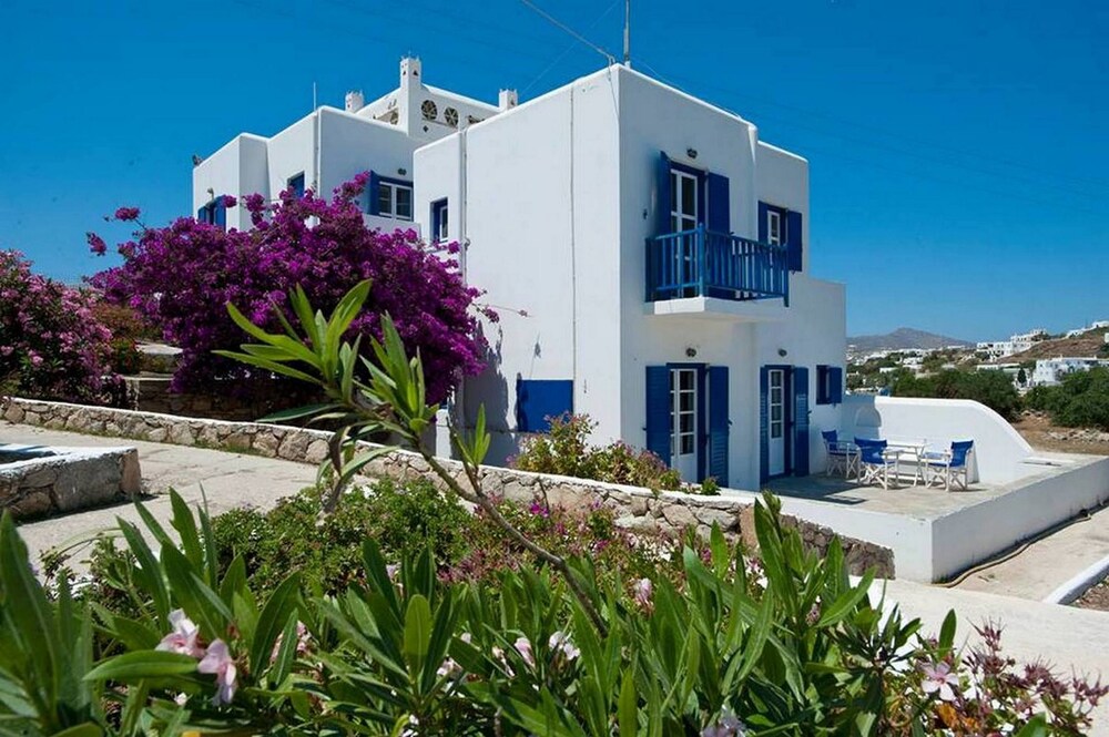 Gryparis Club Apartments