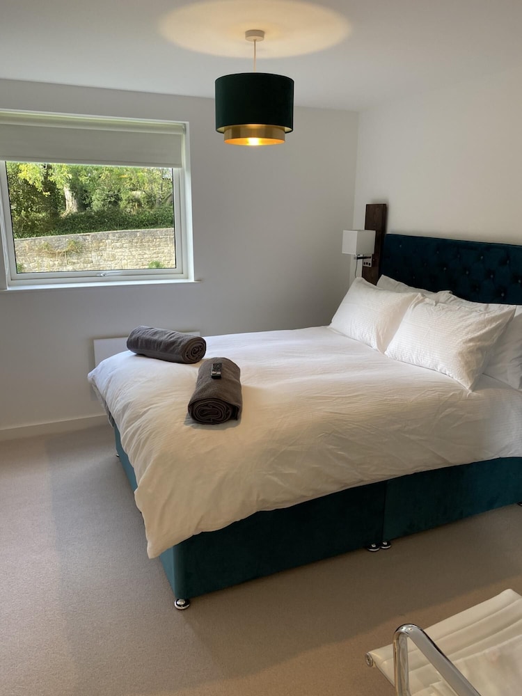 CH Apt 7 2bed in Bath view 4