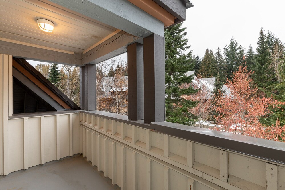 Stoney Creek Lagoon - Whistler Premier