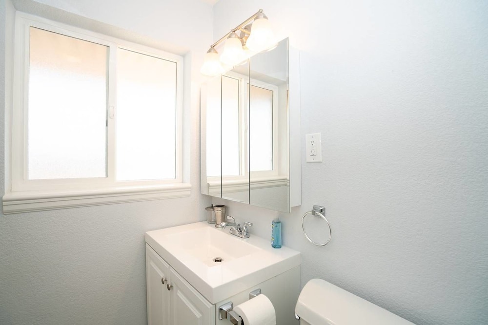 The Meadowlark Manor Spacious Backyard  Hot Tub - Property Image 10