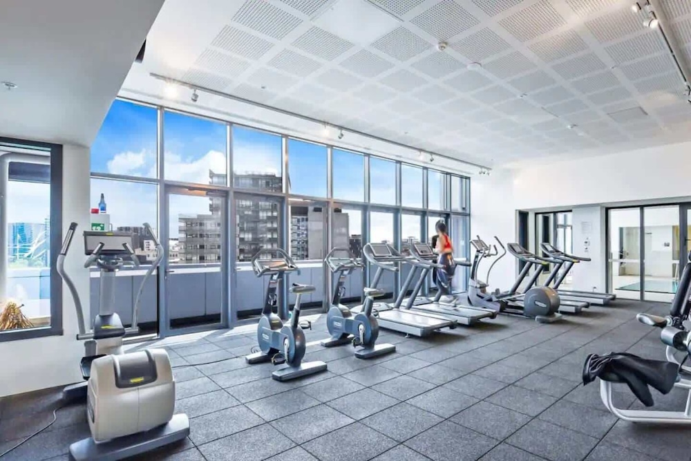 A Modern & Cozy 2BR Apartment With City Views
