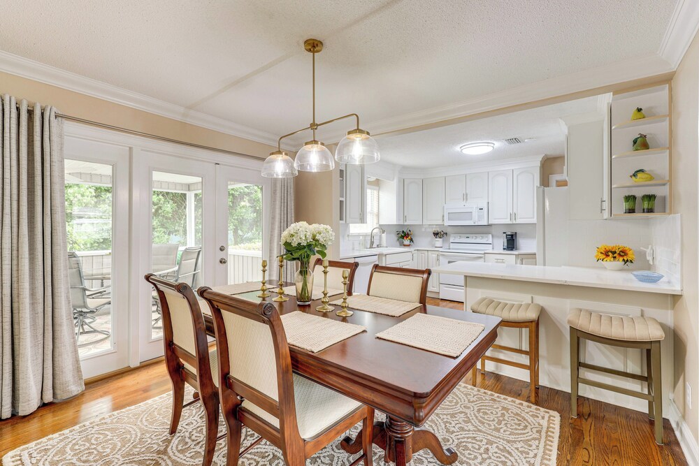Family Home 5 Mi to Riverwalk & Jaguars Games!