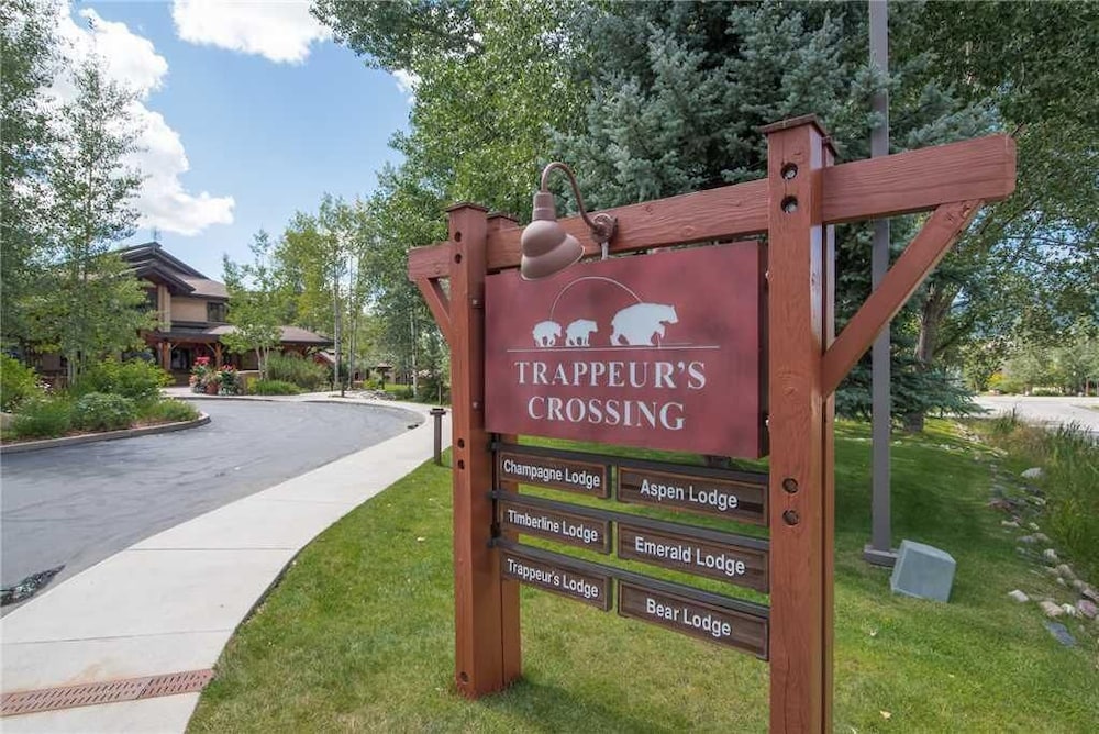 3105 Champagne Lodge, Trappeur's Crossing Apartment 2