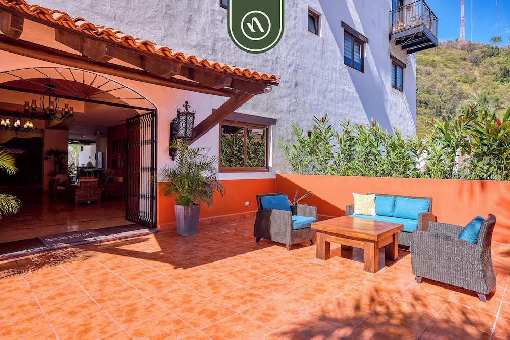 Tasteful Condo Near Romantic Zone - Pool