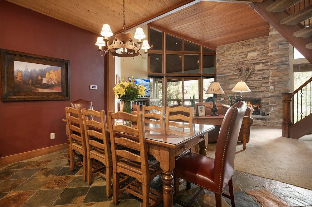 Powder Run at Deer Valley Resort - Four Bedroom Condo with Hot Tub #A32 4 Condo