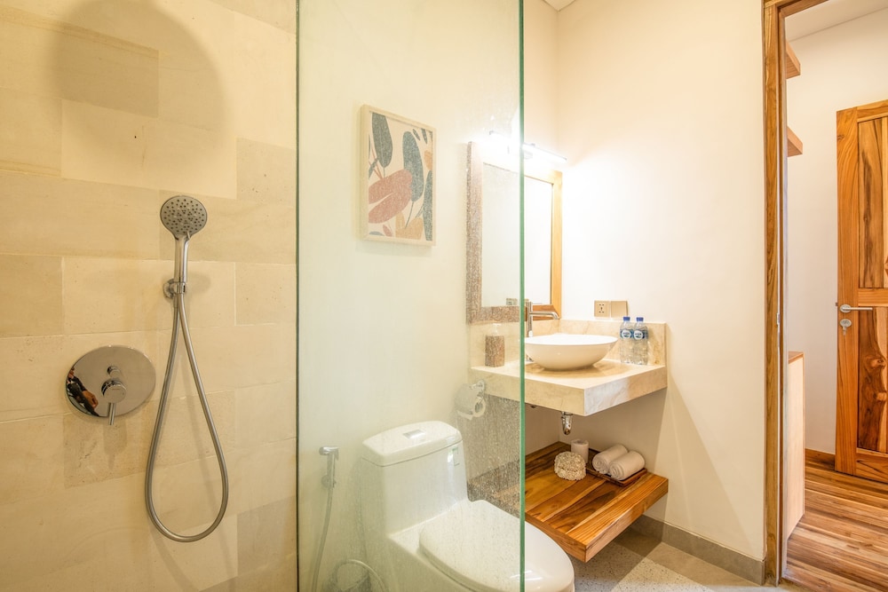Breeze Opulent 6 BR in With Ocean View 5 Mins to Savaya