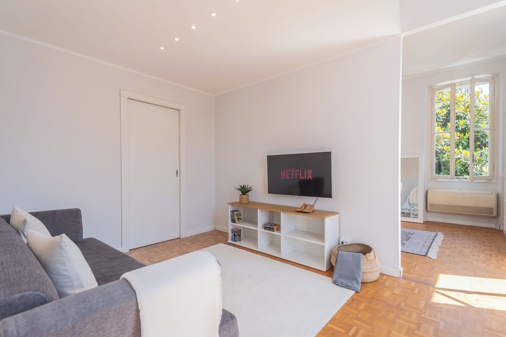 Villa Chiara Moltrasio With Private Garden by Rent all Como