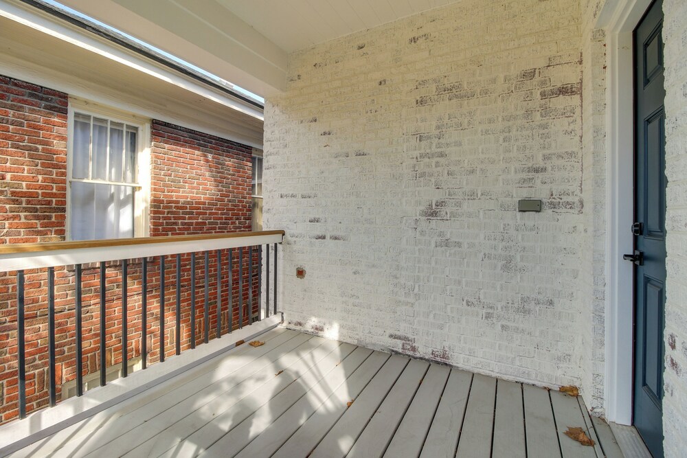 Private Balcony: Spacious, Updated Savannah Apt!