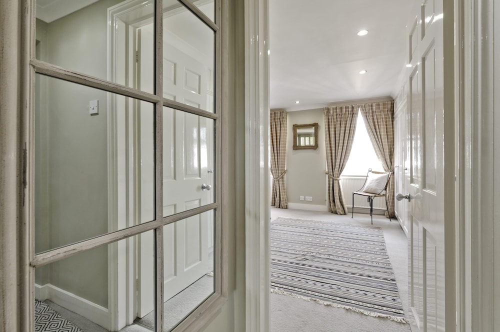 Fabulous 3 Bed Flat Chelsea