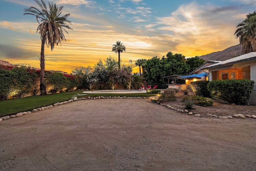 Dandelion by Avantstay Pool, 0.2mi to Downtown!