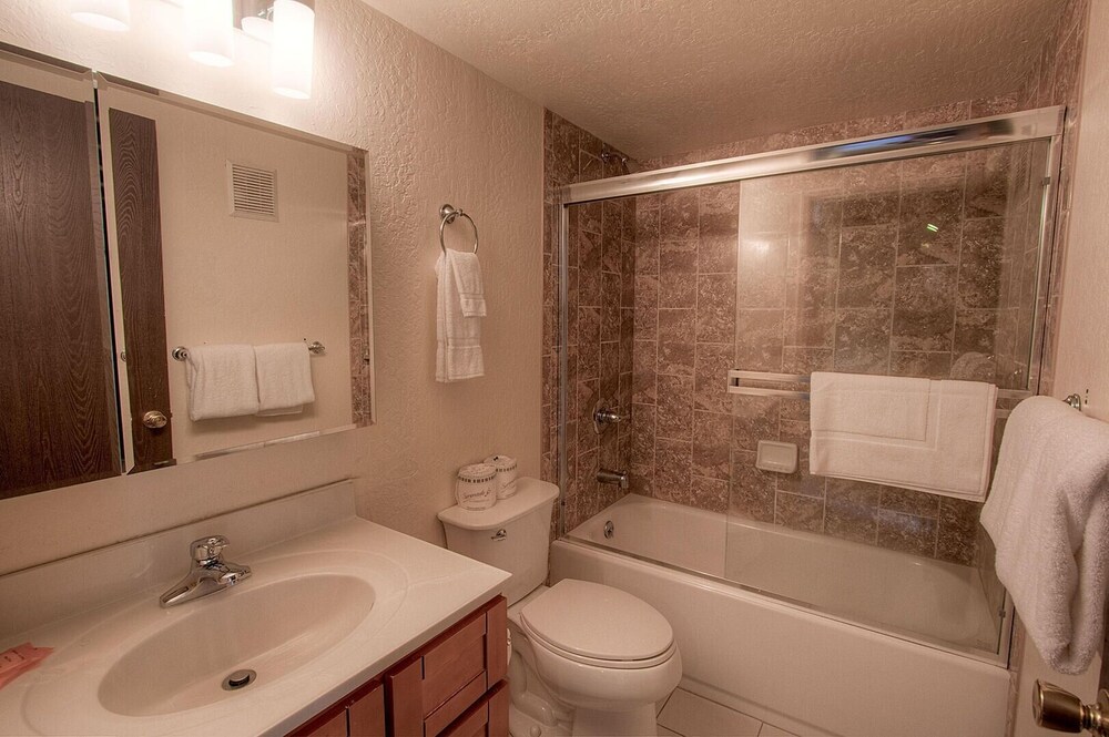 Lake Tahoe Vacations - Life's Better The Milky Way 4 Bedroom Condo by RedAwning - Property Image 11