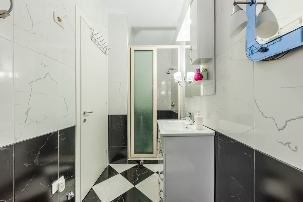 Stylish Apartment by the Beach Free Parking