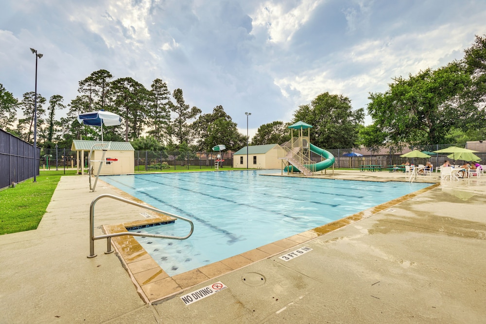 5 Mi to Lake Houston: Family Home in Humble