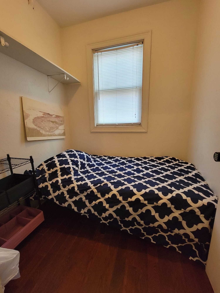 184 Heath St