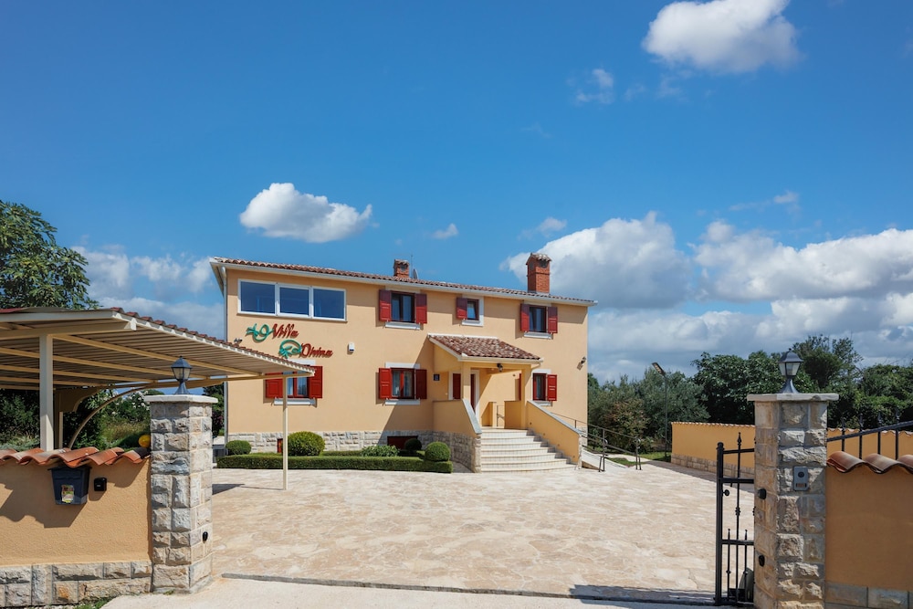 Pool Villa Divina in i an