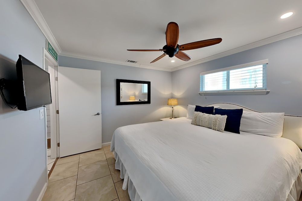 Leeward II #2 - Beach Baby by Southern Vacation Rentals view 2