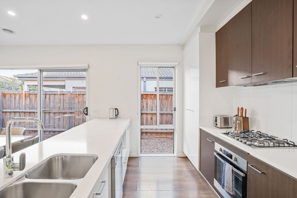 Kozyguru | Greenvale | 5 Bedroom Holiday Home
