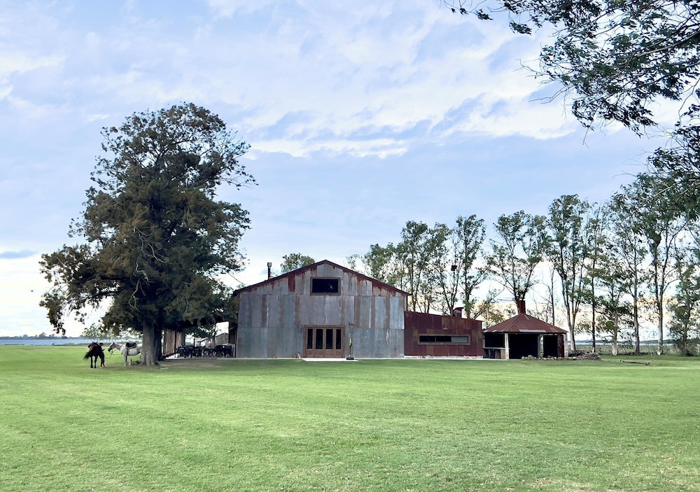 REFUGIO Natural Glamping