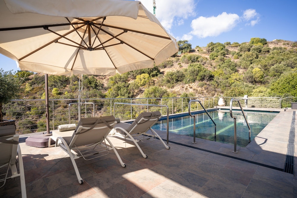 Lavish Villa With Private Pool