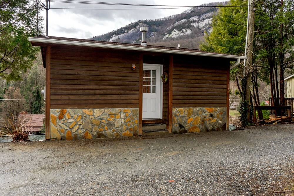 The Chimney Rock Inn & Cottages