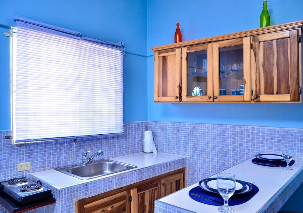 Kingston Sunset Guest Apartment II