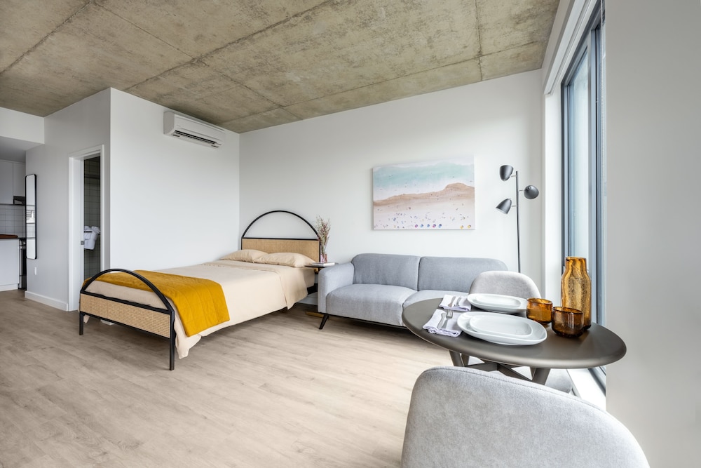Elegant Studios and Apartments Montreal