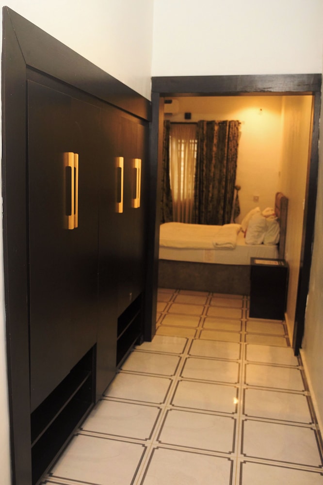 Luxurious 1 Duplex and 3 Flats Apartments, Ugbor Village RD, Benin City Nigeria